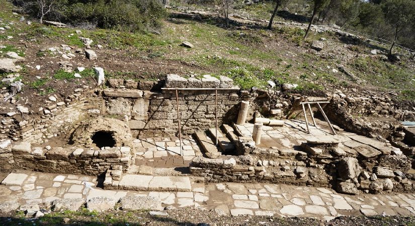 Aspendos’ta 2 bin yıllık yol gün yüzüne çıkarıldı. Tarihi rotada birinci sefer yürünecek