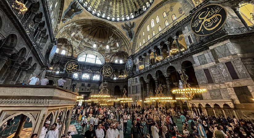 Ayasofya’da iki turist gözaltına alındı
