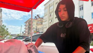 Babası kesip getiriyor, 14 yaşındaki Kübra’nın tezgâhında alıcı buluyor
