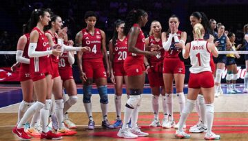 Bakan Bak, Milletler Ligi şampiyonu A Ulusal Bayan Voleybol Ekibi’ni kutladı