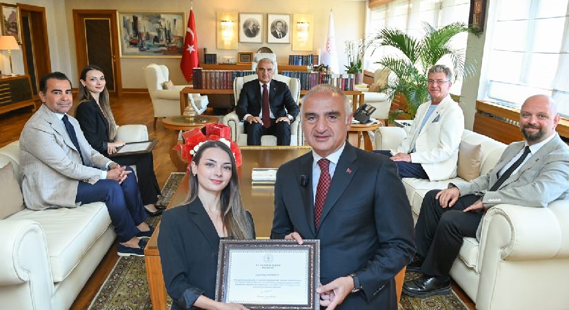 Bakan Ersoy, Nilay Tahiroğlu ve Tan Sağtürk’le bir araya geldi