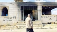 Batı Şeria’da yerleşimci terörü: Mescitleri ataşe verdiler