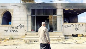 Batı Şeria’da yerleşimci terörü: Mescitleri ataşe verdiler