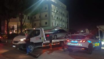 Belediyeye gece yarısı haciz operasyonu: Otomobiller yediemine çekildi