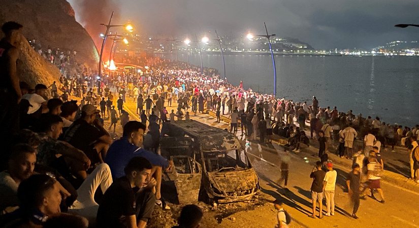 Binlerce göçmen yüzerek sona akın etti, ordu devreye girdi. İspanya’da neler oluyor?