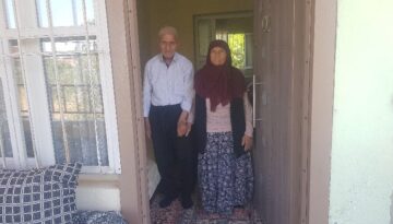 Biri 103, oburu 100 yaşında! Her gün içtikleri ve sofradan eksik etmedikleri 3 şeyi açıkladı