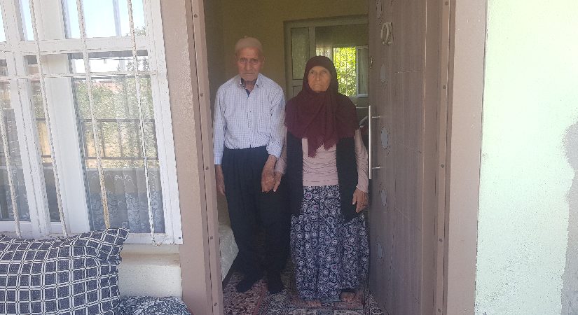 Biri 103, oburu 100 yaşında! Her gün içtikleri ve sofradan eksik etmedikleri 3 şeyi açıkladı