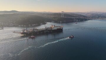Boğaz dev geminin geçişi için kapatıldı