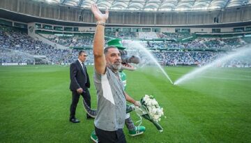 Bursa’da Arda Turan’a sevgi seli!