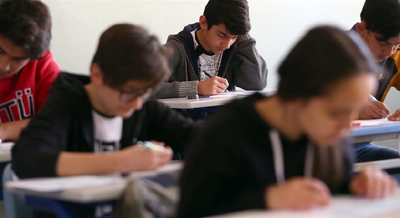 Çanta araması, devamsızlık kaidesi, disiplin ve kayıt kuralları. MEB’den okul yönetmeliğinde kapsamlı değişiklik