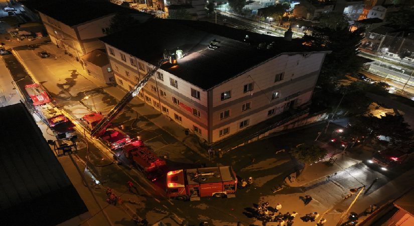 Cerrahpaşa’daki yangın söndürüldü