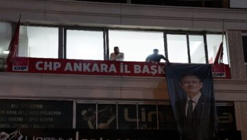 CHP Ankara İl Başkanlığı binasında gerginlik