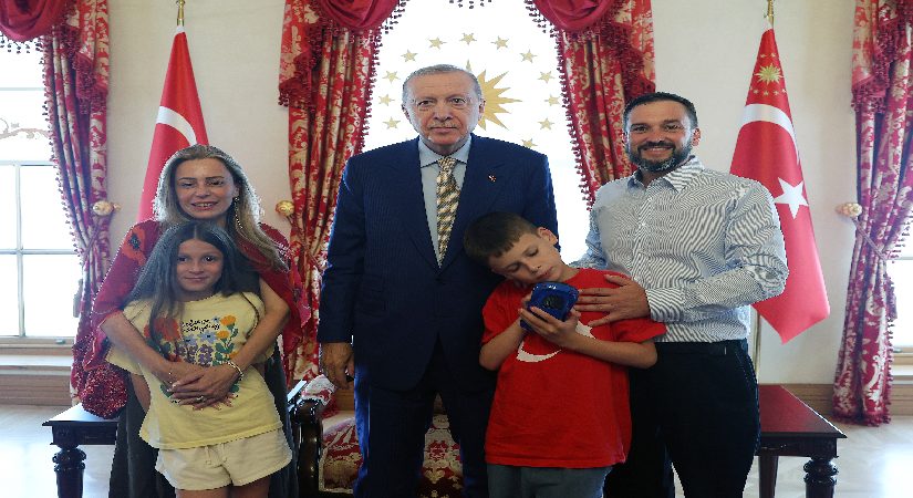 Cumhurbaşkanı Erdoğan “Cake Not Hate” kampanyasıyla tanınan Harris’i kabul etti