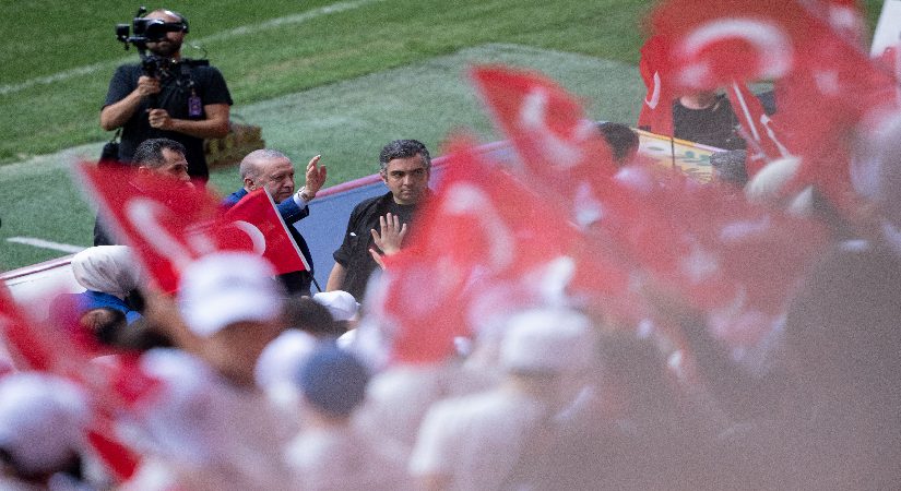 Cumhurbaşkanı Erdoğan: Geçmişteki üzere gençleri kirli oyunlarına alet edemezler
