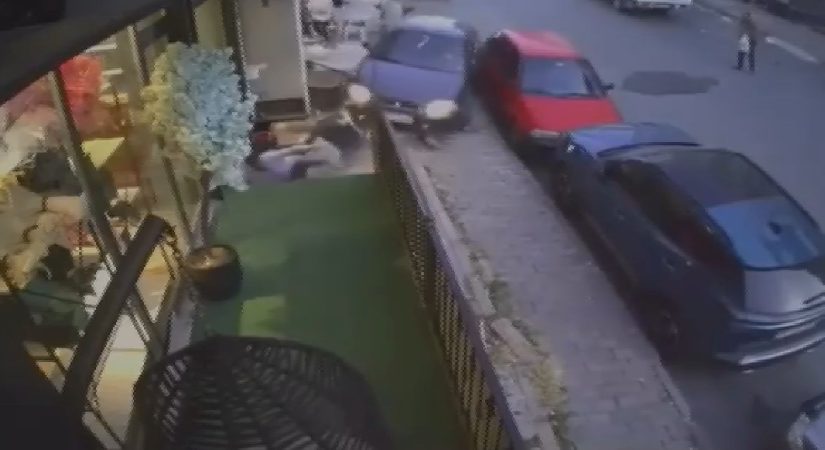 Dehşetli kaza: Fren yerine gaza basan şoför kaldırımdaki bireye çarptı