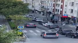 Emlakçıda başlayan tartışma sokakta bıçaklı kovalamacaya döndü