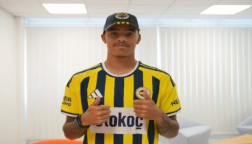 Fenerbahçe’nin yeni transferi Mason Greenwood, İstanbul’a geldi. Taraftarlardan coşkulu karşılama