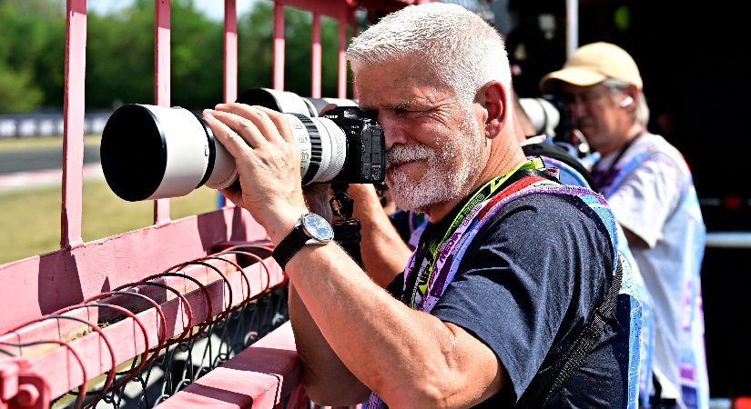 Formula 1 resmi hesabı da paylaştı. “Fotoğrafçılar arasında bir cumhurbaşkanı var”