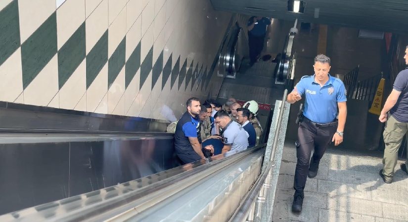 Gayrettepe Metro İstasyonu’nda kaygı dolu anlar. Görme engelli adam raylara düştü