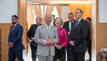İngiltere Hükümdarı 3. Charles’ten Cambridge Merkez Mescidi’ni ziyaret