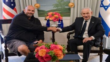 İsrail destekçisi senatör, Netanyahu’yu şortla karşıladı