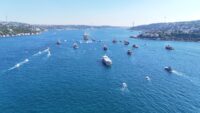 İstanbul Boğazı’nda 15 Temmuz şehitleri anısına 253 gemilik deniz korteji