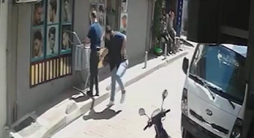 İstanbul’da kaygı dolu anlar. Tıraşı beğenmedi berberi bıçakladı