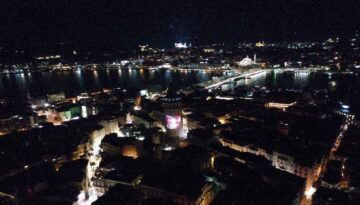 İstanbul’un simge yapılarından Galata Kulesi ve Kız Kulesi’nde 15 Temmuz’a özel mapping gösterisi