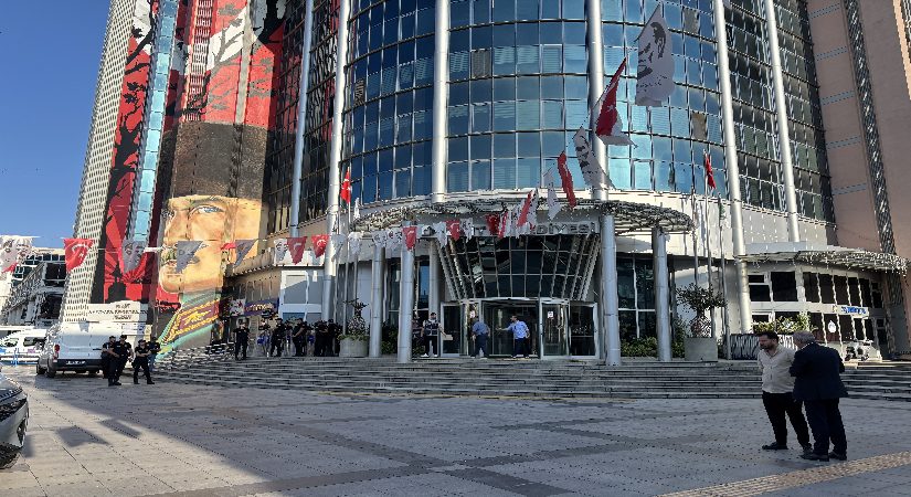 İzmit Belediye Başkanı Fatma Kaplan Hürriyet misyondan uzaklaştırıldı