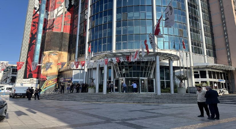 İzmit Belediyesi’ne operasyon. Belediye Başkanı Fatma Kaplan Hürriyet ve eşi dahil çok sayıda gözaltı var