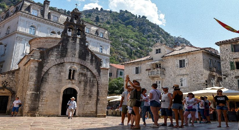 Karadağ, Türk vatandaşlarına 1 Kasım’dan itibaren vize uygulayacak