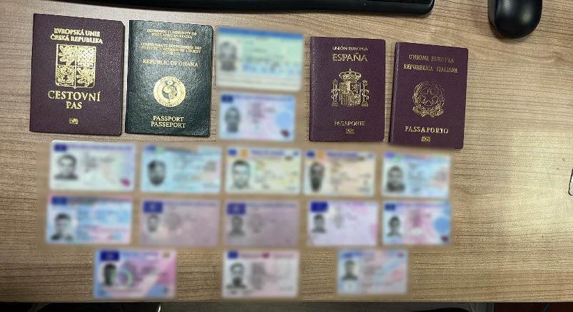 Kargoyla gönderilen düzmece dokümanlar ele geçirildi