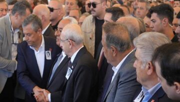 Kılıçdaroğlu ve Özel cenazede yan yana
