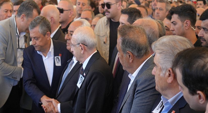 Kılıçdaroğlu ve Özel cenazede yan yana