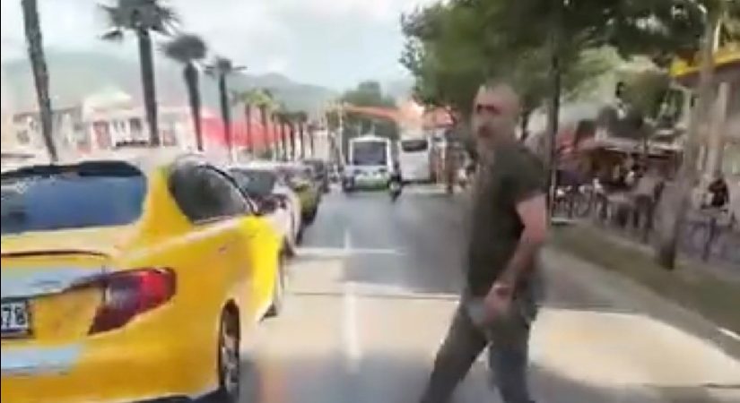 Kör noktada kalan yayaya motosiklet çarptı