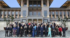 Kriz NATO Tepesi’ndeki aile fotoğrafına da yansıdı. Başbakan heyete almadı, Cumhurbaşkanı dava açıp geldi