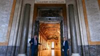 Louvre’da tarihi soygunun yaşandığı galeri yine açıldı
