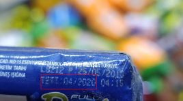 Markette pes dedirten olay. Son kullanma tarihi 10 yıl geçmiş ve kurtlanmış eserler raflardan çıktı