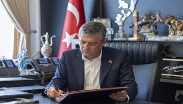 Özgür Özel ve 90 milletvekili CHP’den istifa etti. Yeni Parti resmen kuruluyor