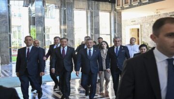 Özgür Özel ve ekibi yeni parti için birinci somut adımı attı