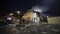 Rusya Ukrayna’yı balistik füzelerle vurdu. Sekiz meyyit, Polonya alarmda