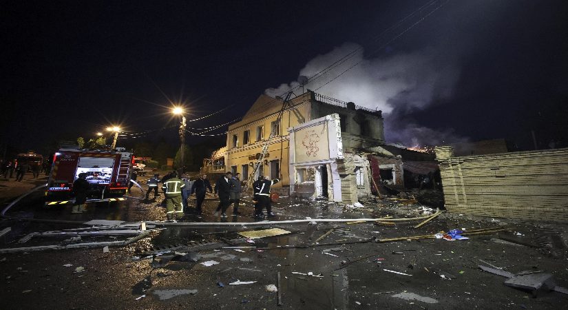 Rusya Ukrayna’yı balistik füzelerle vurdu. Sekiz meyyit, Polonya alarmda