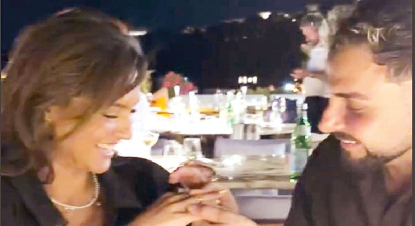 Sefo yüzük taktı