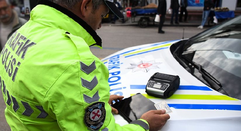 Şoförler dikkat. Araç içi multimedya yönetmeliği yayınlandı