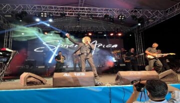Soner Arıca, annesi ve dayısı Kadir İnanır’ı andı