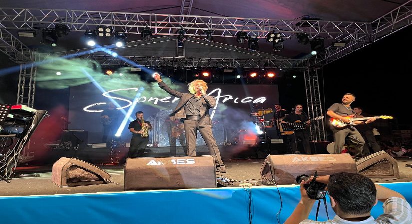 Soner Arıca, annesi ve dayısı Kadir İnanır’ı andı