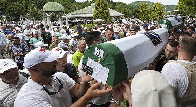 Soykırımın acısı dinmiyor: Srebrenitsa’da 10 kurban daha defnedildi