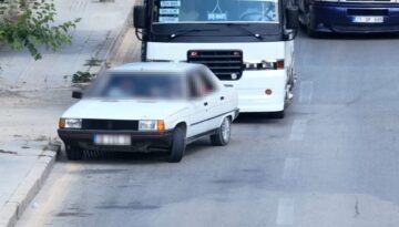Trafik uygulamasını fark eden ehliyetsiz şoförün kaçış planını dron bozdu