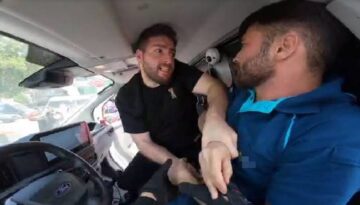 Trafikte dehşet: Aracından inip kamyonet şoförüne saldırdı