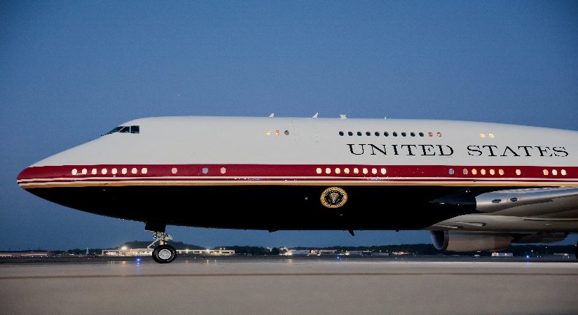 Türkiye dönüşünde son dakika kararı. Trump yeni Air Force One’ı bırakıp eski uçağa geçti